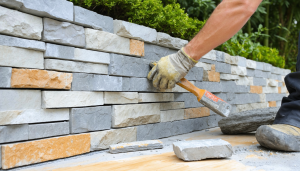 apprenez à transformer votre extérieur en plaquant un muret en béton cellulaire avec des plaquettes de parement pour un rendu esthétique et durable.